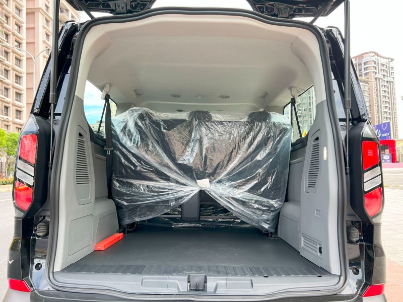 Ford/福特  Tourneo Custom 《全新領牌車》2025 Ford Tourneo Custom Kombi Trend 九座 旅行家 現車不用等 商務車 | 新北市汽車商業同業公會｜TACA優良車商聯盟｜中古、二手車買車賣車公會認證保固