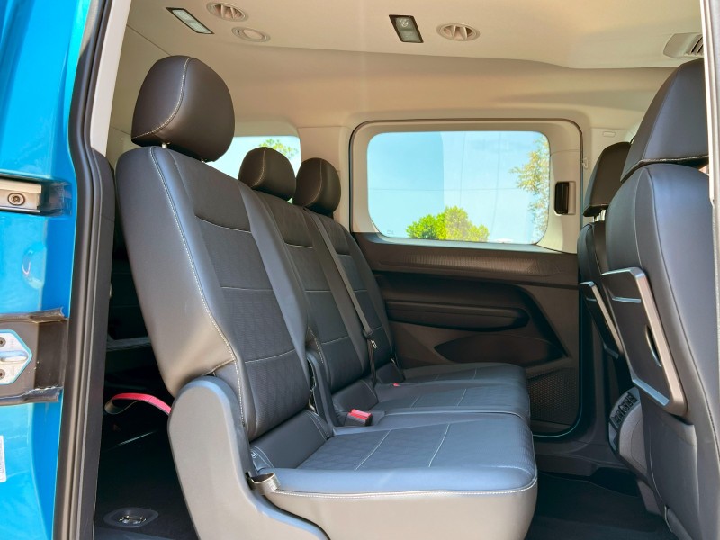 Ford/福特  TOURNEO CONNECT 《跟新車只差價錢》2024 Ford Tourneo Connect 2.0 玩咖版 旅玩家 只跑2500公里 MPV | 新北市汽車商業同業公會｜TACA優良車商聯盟｜中古、二手車買車賣車公會認證保固