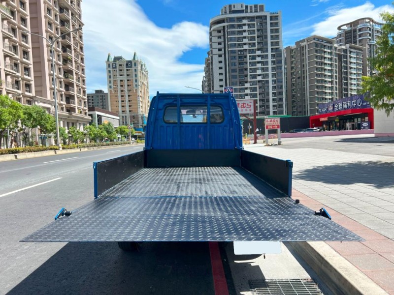 Mitsubishi  Veryca 《只跑2萬公里》2015 CMC Veryca 1.3 凌厲 升降尾門 全台唯一 市場最漂亮 貨車 商用車 中華 三菱 | 新北市汽車商業同業公會｜TACA優良車商聯盟｜中古、二手車買車賣車公會認證保固