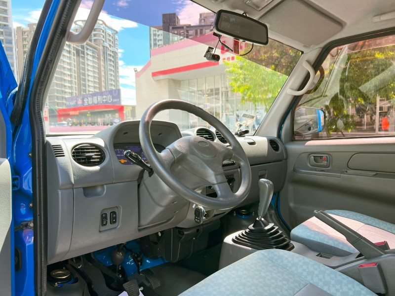 Mitsubishi  Veryca 《只跑2萬公里》2015 CMC Veryca 1.3 凌厲 升降尾門 全台唯一 市場最漂亮 貨車 商用車 中華 三菱 | 新北市汽車商業同業公會｜TACA優良車商聯盟｜中古、二手車買車賣車公會認證保固