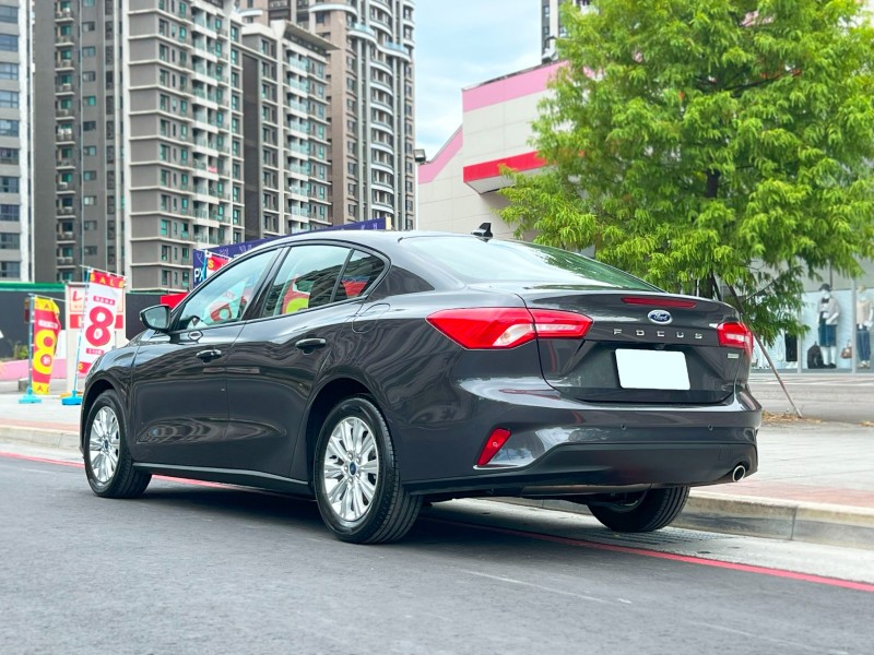 Ford/福特  Focus 《只跑4000公里》2022 Ford Focus 4D Lv2超質型 全台最漂亮 跟新車一樣 原廠保養 MK4 福特 | 新北市汽車商業同業公會｜TACA優良車商聯盟｜中古、二手車買車賣車公會認證保固