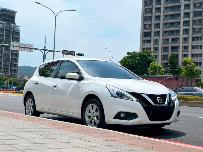 Nissan  Tiida 《代步買菜首選》2022 Nissan Tiida 5D 豪華版 超低里程 只跑3.8萬 全車如新 日產 鐵達 掀背車 | 新北市汽車商業同業公會｜TACA優良車商聯盟｜中古、二手車買車賣車公會認證保固