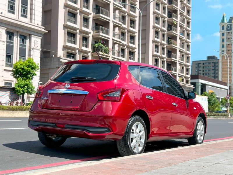 Nissan  Tiida 《代步買菜首選》2022 Nissan Tiida 5D 豪華版 超低里程 只跑2萬 全車如新 日產 鐵達 掀背車 | 新北市汽車商業同業公會｜TACA優良車商聯盟｜中古、二手車買車賣車公會認證保固
