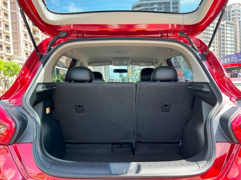 Nissan  Tiida 《代步買菜首選》2022 Nissan Tiida 5D 豪華版 超低里程 只跑2萬 全車如新 日產 鐵達 掀背車 | 新北市汽車商業同業公會｜TACA優良車商聯盟｜中古、二手車買車賣車公會認證保固