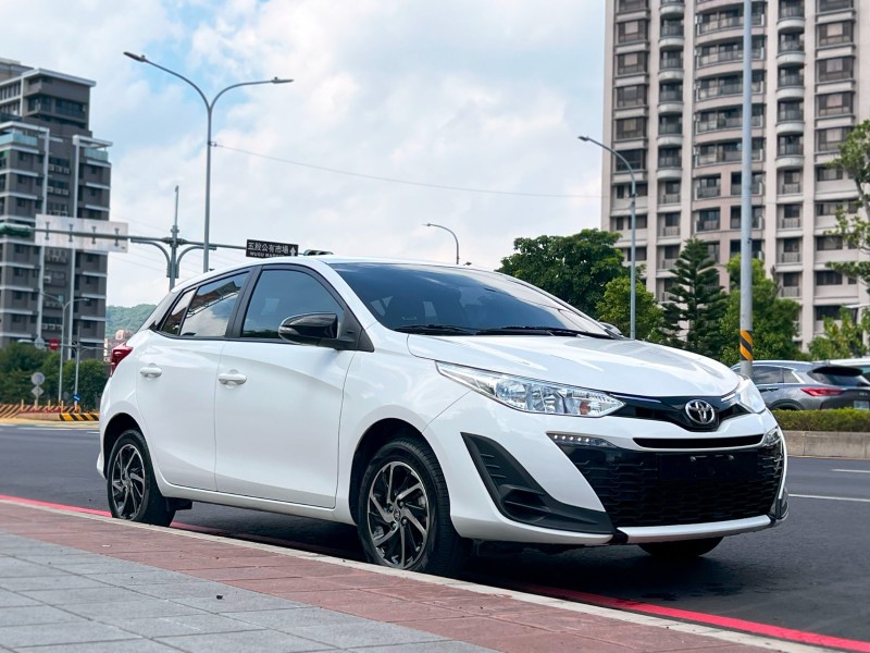 Toyota  Yaris 《超讚代步車》2022 Toyota Yaris 1.5經典 全車超漂亮 只跑5.9萬 原廠保養 新車保固內 豐田 大鴨 | 新北市汽車商業同業公會｜TACA優良車商聯盟｜中古、二手車買車賣車公會認證保固