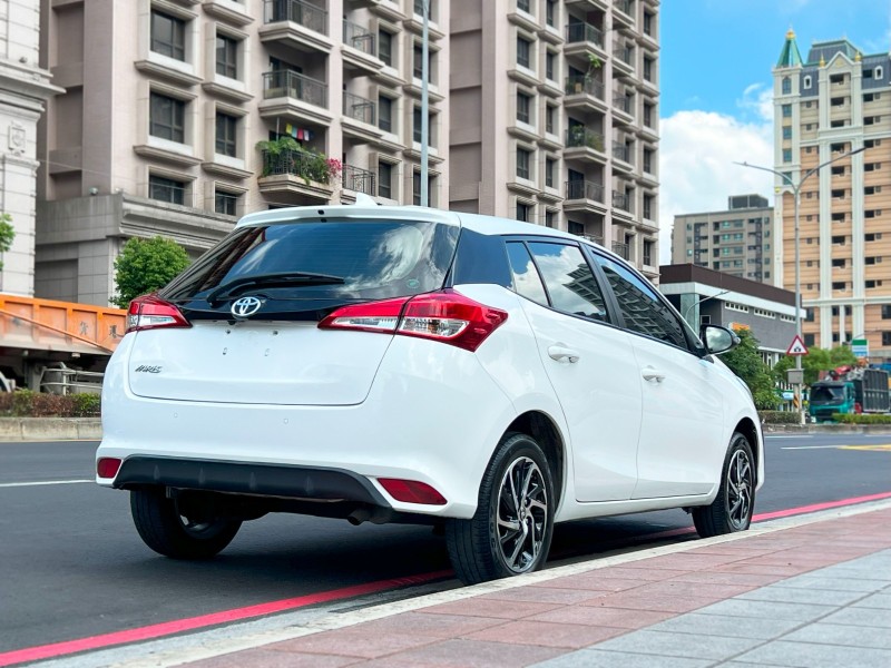 Toyota  Yaris 《超讚代步車》2022 Toyota Yaris 1.5經典 全車超漂亮 只跑5.9萬 原廠保養 新車保固內 豐田 大鴨 | 新北市汽車商業同業公會｜TACA優良車商聯盟｜中古、二手車買車賣車公會認證保固