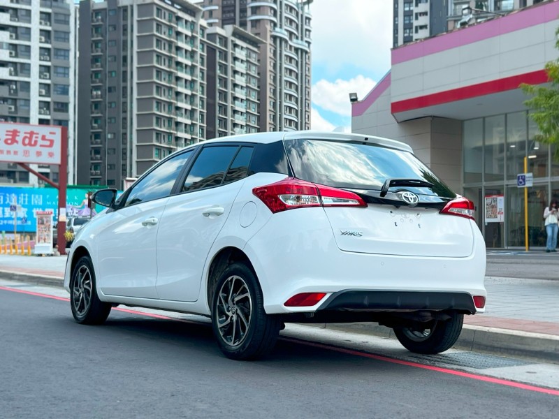 Toyota  Yaris 《超讚代步車》2022 Toyota Yaris 1.5經典 全車超漂亮 只跑5.9萬 原廠保養 新車保固內 豐田 大鴨 | 新北市汽車商業同業公會｜TACA優良車商聯盟｜中古、二手車買車賣車公會認證保固