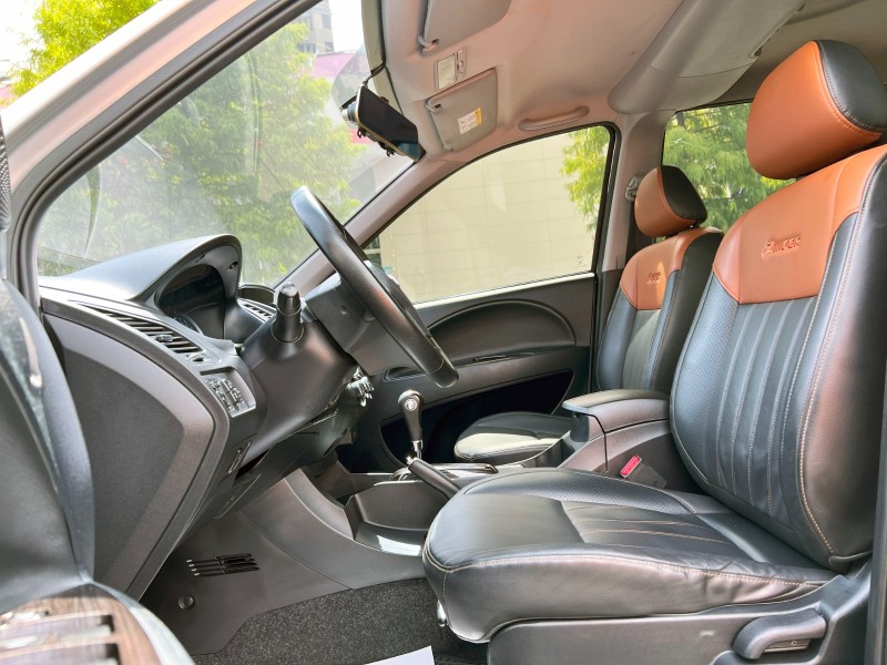 Mitsubishi  Zinger 《超好用廂型車》2020 Mitsubishi CMC Zinger 2.4 原廠保養 只跑15萬 中華 三菱 商用車 | 新北市汽車商業同業公會｜TACA優良車商聯盟｜中古、二手車買車賣車公會認證保固