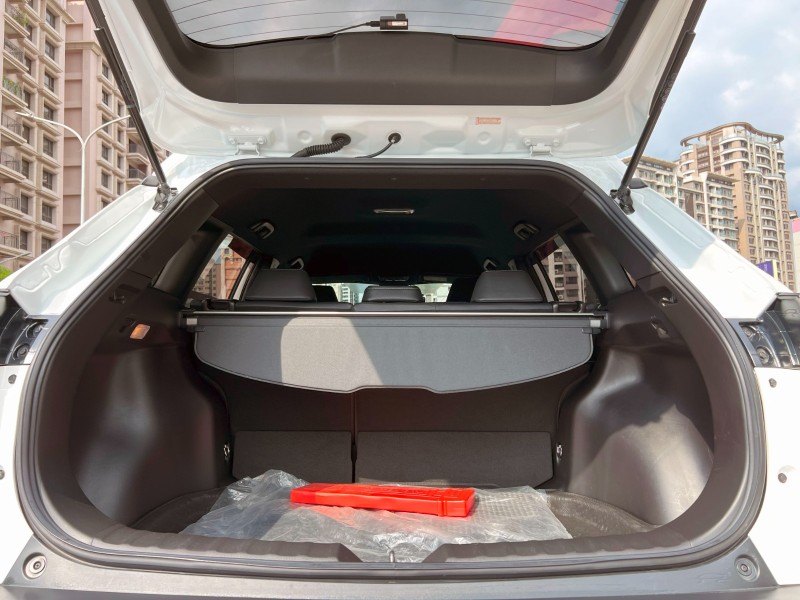 Toyota  Corolla Cross 《只跑1萬公里》2021 Toyota Corolla Cross 1.8豪華 原廠保養 全車超漂亮 豐田 CC SUV | 新北市汽車商業同業公會｜TACA優良車商聯盟｜中古、二手車買車賣車公會認證保固