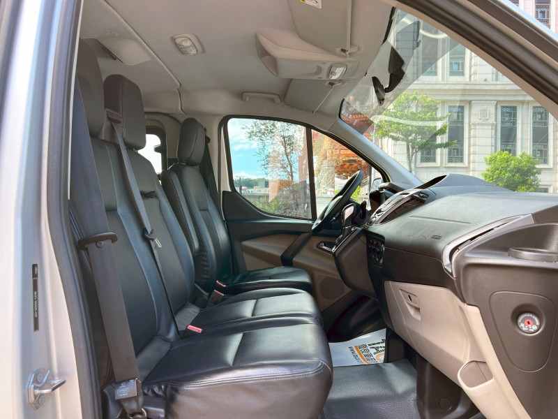 Ford/福特  Tourneo Custom 《全台最便宜》2017 Ford Tourneo Custom 尊爵型 9人座 旅行家 多功能休旅車 商務車 福特 | 新北市汽車商業同業公會｜TACA優良車商聯盟｜中古、二手車買車賣車公會認證保固