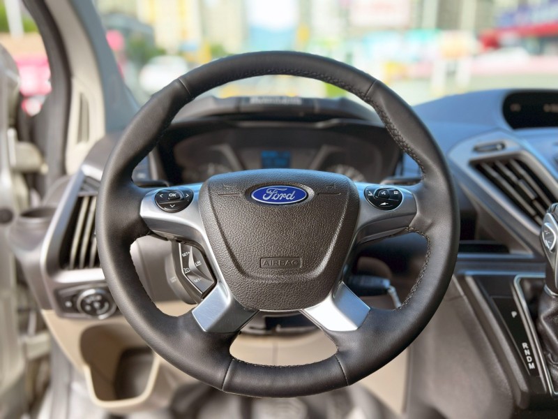 Ford/福特  Tourneo Custom 《全台最便宜》2017 Ford Tourneo Custom 尊爵型 9人座 旅行家 多功能休旅車 商務車 福特 | 新北市汽車商業同業公會｜TACA優良車商聯盟｜中古、二手車買車賣車公會認證保固