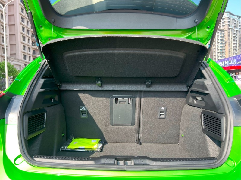 Ford/福特  Focus 《限量進口手排》2024式 Ford Focus 5D ST X 6MT 只跑2500公里 全台唯一 僅此一台 原裝進口 | 新北市汽車商業同業公會｜TACA優良車商聯盟｜中古、二手車買車賣車公會認證保固