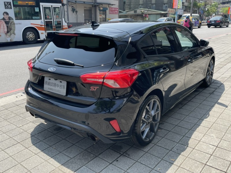 Ford/福特  Focus Ford Focus 2.3Ecoboost正ST (原廠認證中古車) | 新北市汽車商業同業公會｜TACA優良車商聯盟｜中古、二手車買車賣車公會認證保固