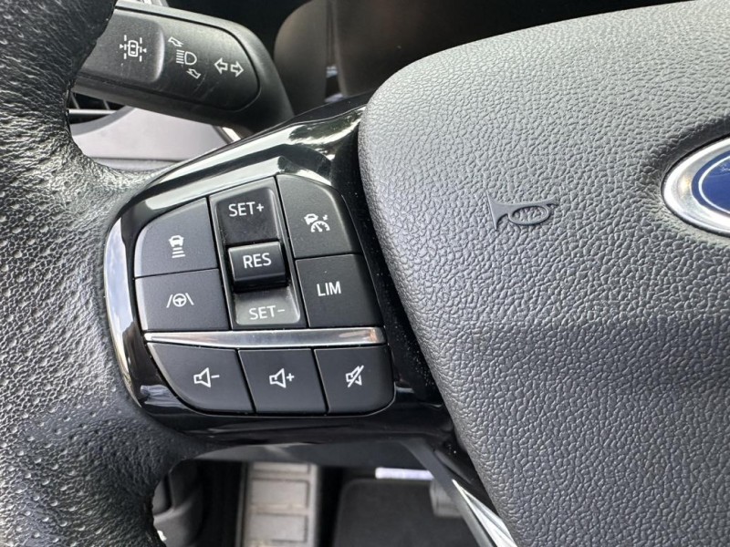 Ford/福特  Kuga Ford Kuga 2021款 21.5年式EcoBoost 180旗艦X  白色 | 新北市汽車商業同業公會｜TACA優良車商聯盟｜中古、二手車買車賣車公會認證保固