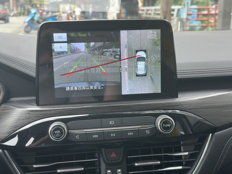 Ford/福特  Kuga 2025 Ford Kuga EcoBoost 250 AWD Vignale 灰 | 新北市汽車商業同業公會｜TACA優良車商聯盟｜中古、二手車買車賣車公會認證保固