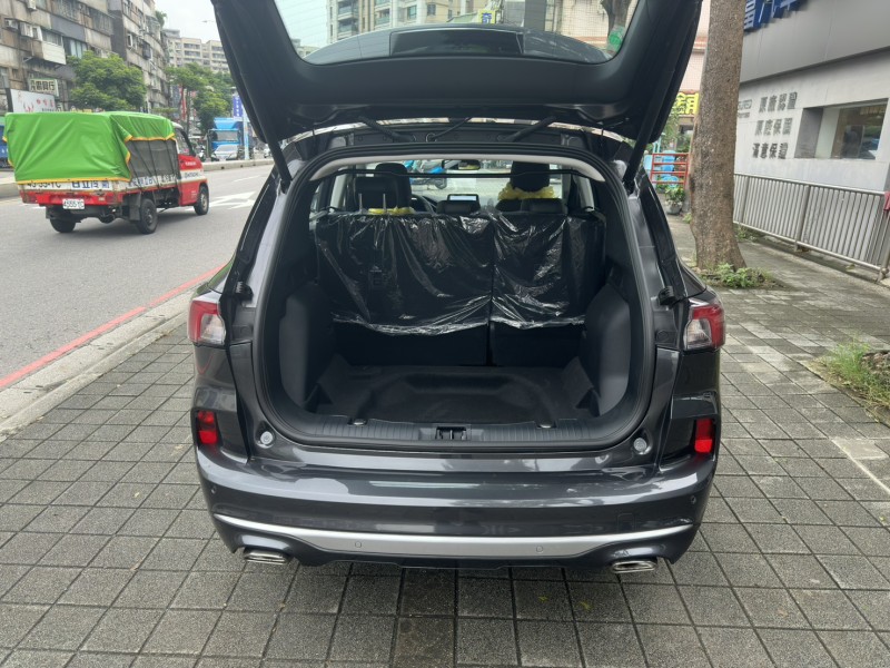 Ford/福特  Kuga 2025 Ford Kuga EcoBoost 250 AWD Vignale 灰 | 新北市汽車商業同業公會｜TACA優良車商聯盟｜中古、二手車買車賣車公會認證保固