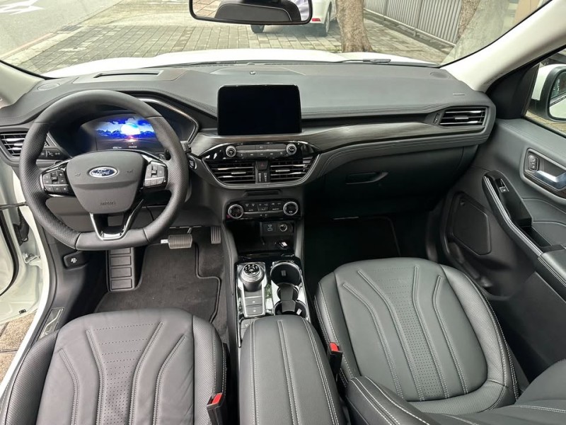Ford/福特  Kuga 2023 Ford Kuga EcoBoost 250 AWD Vignale 白 | 新北市汽車商業同業公會｜TACA優良車商聯盟｜中古、二手車買車賣車公會認證保固