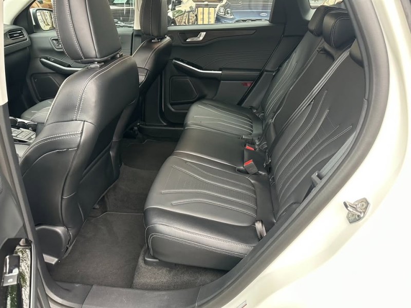 Ford/福特  Kuga 2023 Ford Kuga EcoBoost 250 AWD Vignale 白 | 新北市汽車商業同業公會｜TACA優良車商聯盟｜中古、二手車買車賣車公會認證保固