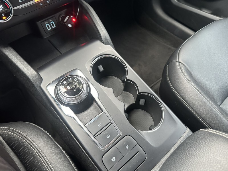 Ford/福特  Kuga Ford Kuga 2022年式EcoBoost 180 Lv2超質型 白色 | 新北市汽車商業同業公會｜TACA優良車商聯盟｜中古、二手車買車賣車公會認證保固