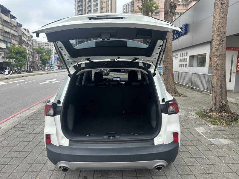 Ford/福特  Kuga Ford Kuga 2022年式EcoBoost 180 Lv2超質型 白色 | 新北市汽車商業同業公會｜TACA優良車商聯盟｜中古、二手車買車賣車公會認證保固