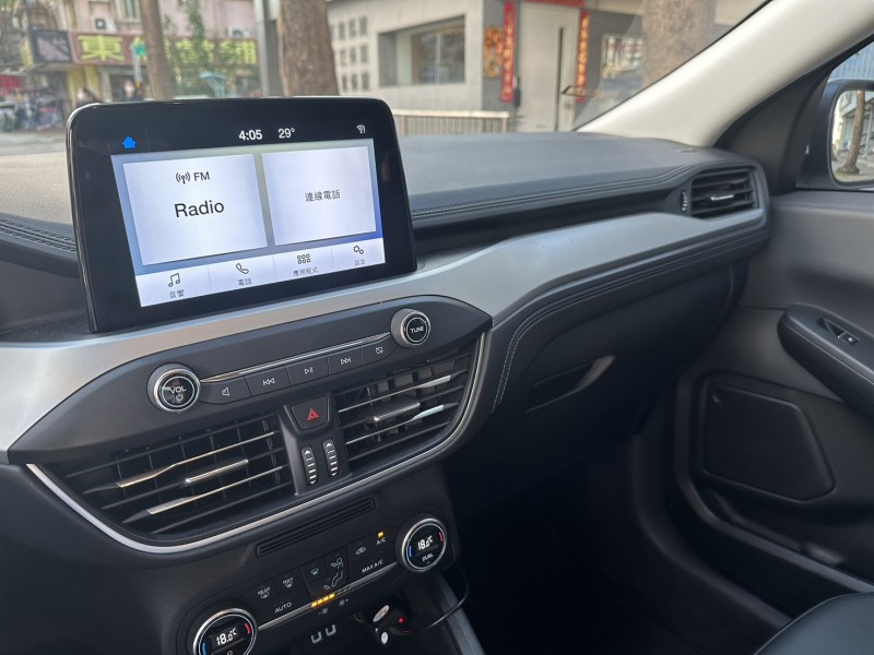 Ford/福特  Kuga Ford Kuga 2022年式EcoBoost 180 超質型 白色 | 新北市汽車商業同業公會｜TACA優良車商聯盟｜中古、二手車買車賣車公會認證保固