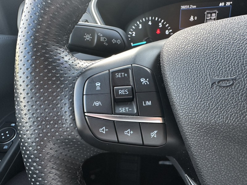 Ford/福特  Kuga Ford Kuga 2022年式EcoBoost 180 超質型 白色 | 新北市汽車商業同業公會｜TACA優良車商聯盟｜中古、二手車買車賣車公會認證保固