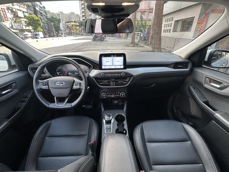 Ford/福特  Kuga Ford Kuga 2022年式EcoBoost 180 超質型 白色 | 新北市汽車商業同業公會｜TACA優良車商聯盟｜中古、二手車買車賣車公會認證保固