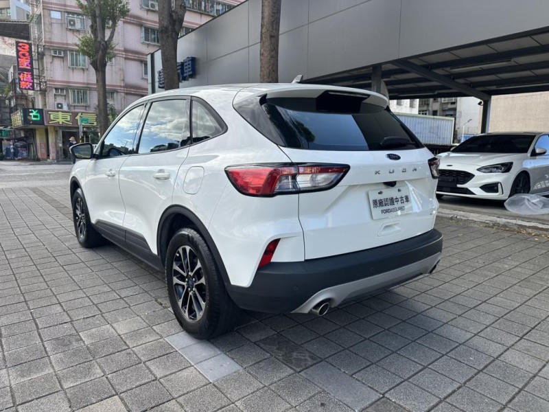 Ford/福特  Kuga Ford Kuga 2022年式EcoBoost 180 超質型 白色 | 新北市汽車商業同業公會｜TACA優良車商聯盟｜中古、二手車買車賣車公會認證保固