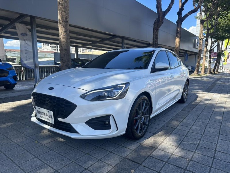 Ford/福特  Focus Ford Focus 4D 2022年 ST-Line Lommel 白色 | 新北市汽車商業同業公會｜TACA優良車商聯盟｜中古、二手車買車賣車公會認證保固