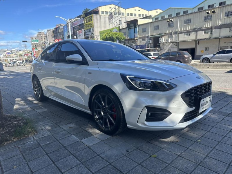 Ford/福特  Focus Ford Focus 4D 2022年 ST-Line Lommel 白色 | 新北市汽車商業同業公會｜TACA優良車商聯盟｜中古、二手車買車賣車公會認證保固