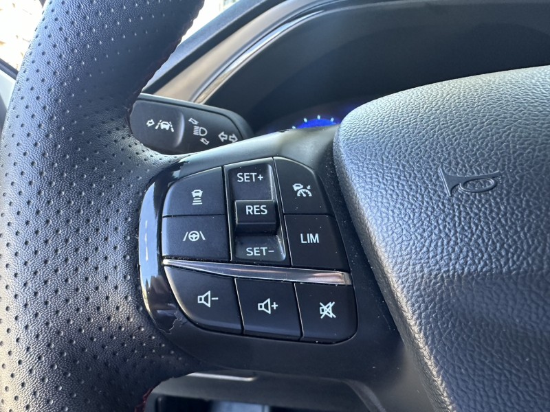 Ford/福特  Focus Ford Focus 4D 2022年 ST-Line Lommel 白色 | 新北市汽車商業同業公會｜TACA優良車商聯盟｜中古、二手車買車賣車公會認證保固