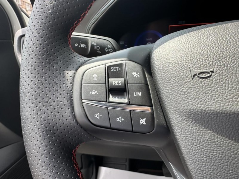 Ford/福特  Focus Ford 2025年  Focus st-line vignale (白) | 新北市汽車商業同業公會｜TACA優良車商聯盟｜中古、二手車買車賣車公會認證保固