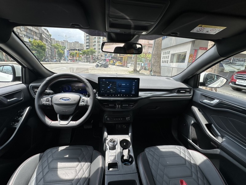 Ford/福特  Focus Ford 2025年  Focus st-line vignale (白) | 新北市汽車商業同業公會｜TACA優良車商聯盟｜中古、二手車買車賣車公會認證保固