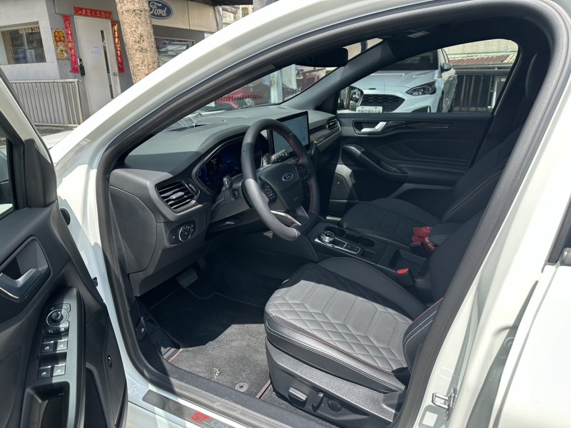 Ford/福特  Focus Ford 2025年  Focus st-line vignale (白) | 新北市汽車商業同業公會｜TACA優良車商聯盟｜中古、二手車買車賣車公會認證保固