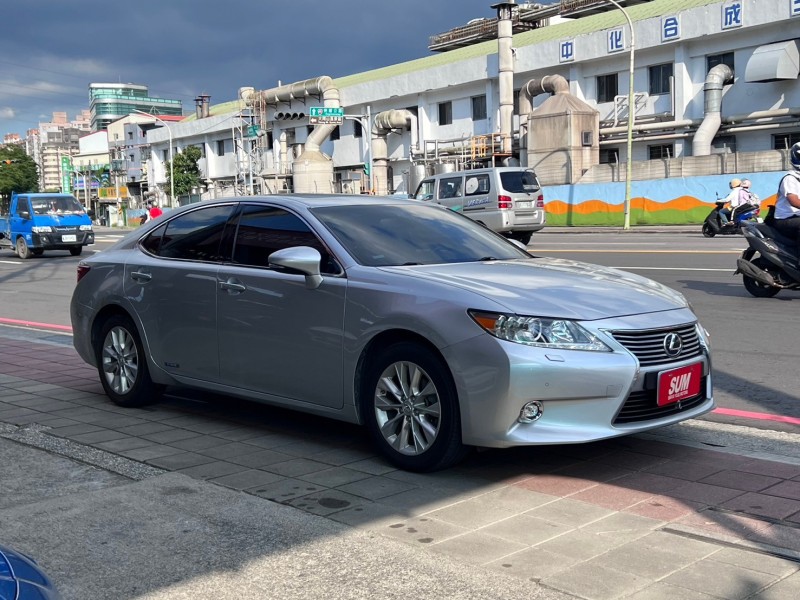 Lexus  ES ES300H豪華版 7萬換大電池 | 新北市汽車商業同業公會｜TACA優良車商聯盟｜中古、二手車買車賣車公會認證保固