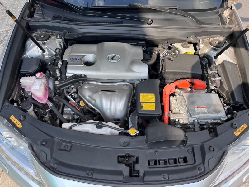 Lexus  ES ES300H豪華版 7萬換大電池 | 新北市汽車商業同業公會｜TACA優良車商聯盟｜中古、二手車買車賣車公會認證保固