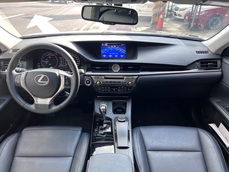 Lexus  ES ES300H豪華版 7萬換大電池 | 新北市汽車商業同業公會｜TACA優良車商聯盟｜中古、二手車買車賣車公會認證保固
