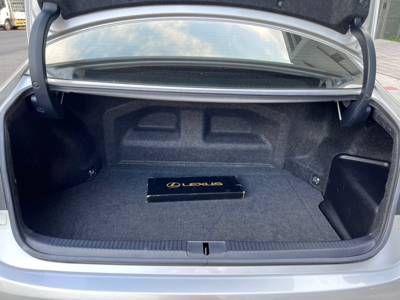 Lexus  ES ES300H豪華版 7萬換大電池 | 新北市汽車商業同業公會｜TACA優良車商聯盟｜中古、二手車買車賣車公會認證保固