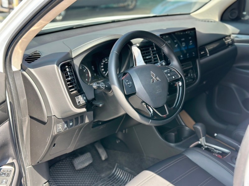 Mitsubishi  Outlander 定速/車道偏移 | 新北市汽車商業同業公會｜TACA優良車商聯盟｜中古、二手車買車賣車公會認證保固