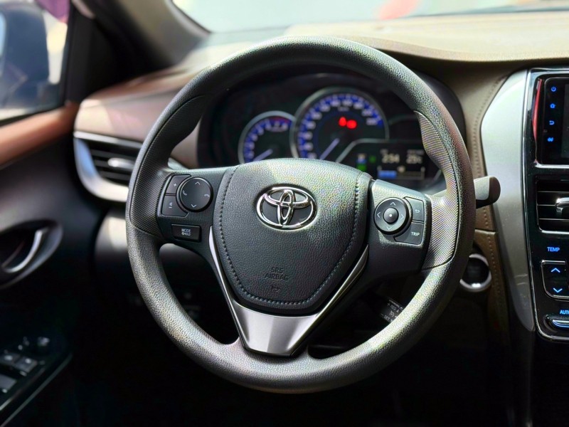 Toyota  Yaris 豪華版 恆溫 | 新北市汽車商業同業公會｜TACA優良車商聯盟｜中古、二手車買車賣車公會認證保固