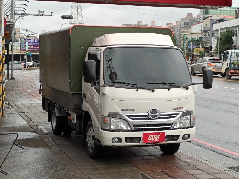Hino  300 伸縮帆布/昇降尾門 | 新北市汽車商業同業公會｜TACA優良車商聯盟｜中古、二手車買車賣車公會認證保固