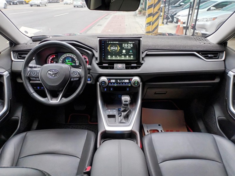 Toyota  RAV4 旗艦款 電動尾門 | 新北市汽車商業同業公會｜TACA優良車商聯盟｜中古、二手車買車賣車公會認證保固