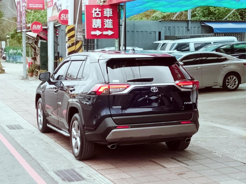 Toyota  RAV4 旗艦款 電動尾門 | 新北市汽車商業同業公會｜TACA優良車商聯盟｜中古、二手車買車賣車公會認證保固
