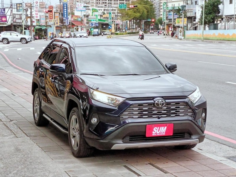 Toyota  RAV4 旗艦款 電動尾門 | 新北市汽車商業同業公會｜TACA優良車商聯盟｜中古、二手車買車賣車公會認證保固