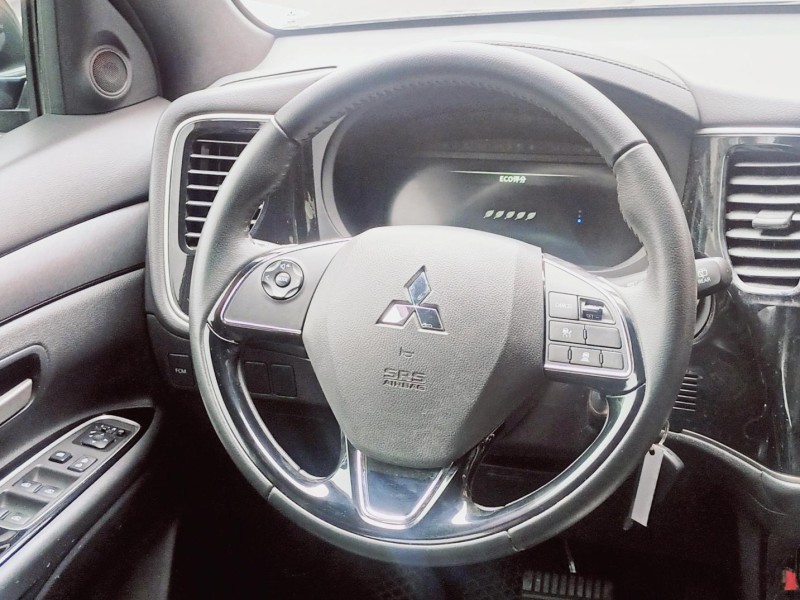 Mitsubishi  Outlander 安全型、主動跟車 | 新北市汽車商業同業公會｜TACA優良車商聯盟｜中古、二手車買車賣車公會認證保固