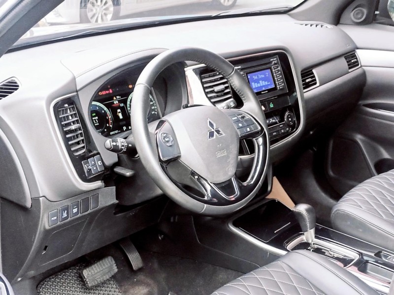 Mitsubishi  Outlander 安全型、主動跟車 | 新北市汽車商業同業公會｜TACA優良車商聯盟｜中古、二手車買車賣車公會認證保固