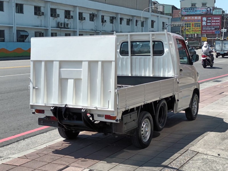 Mitsubishi  Veryca 凌利尾門 | 新北市汽車商業同業公會｜TACA優良車商聯盟｜中古、二手車買車賣車公會認證保固