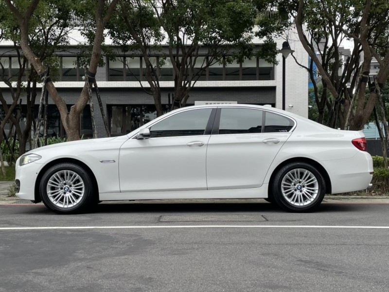 BMW/ 寶馬  5 SERIES  520i 實價刊登★總代理520i小改款 鏈條已換 原版件 免鑰 天窗 記憶電動椅 電尾門 | 新北市汽車商業同業公會｜TACA優良車商聯盟｜中古、二手車買車賣車公會認證保固