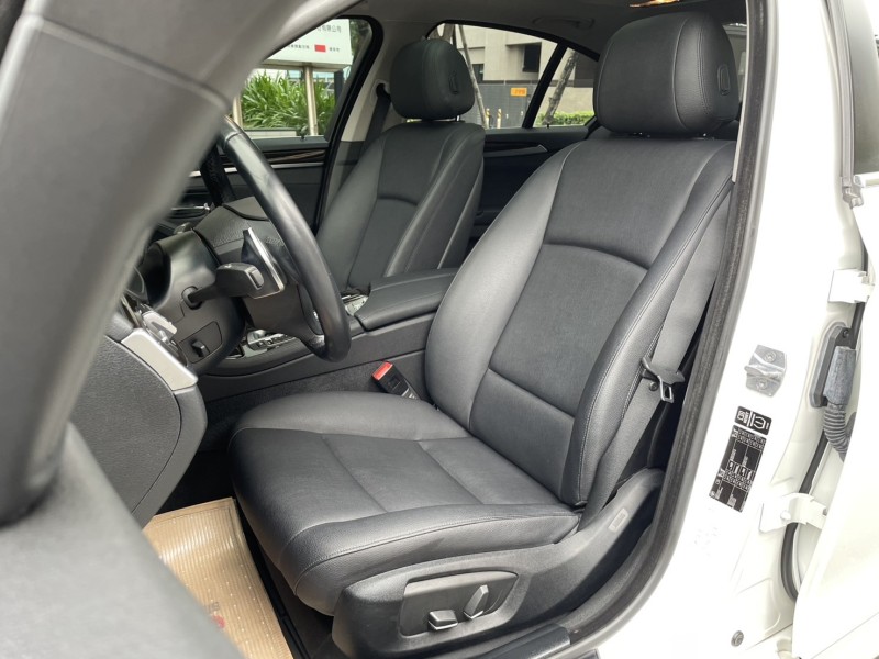 BMW/ 寶馬  5 SERIES  520i 實價刊登★總代理520i小改款 鏈條已換 原版件 免鑰 天窗 記憶電動椅 電尾門 | 新北市汽車商業同業公會｜TACA優良車商聯盟｜中古、二手車買車賣車公會認證保固