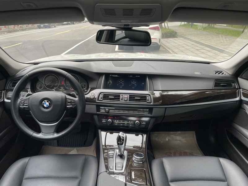 BMW/ 寶馬  5 SERIES  520i 實價刊登★總代理520i小改款 鏈條已換 原版件 免鑰 天窗 記憶電動椅 電尾門 | 新北市汽車商業同業公會｜TACA優良車商聯盟｜中古、二手車買車賣車公會認證保固